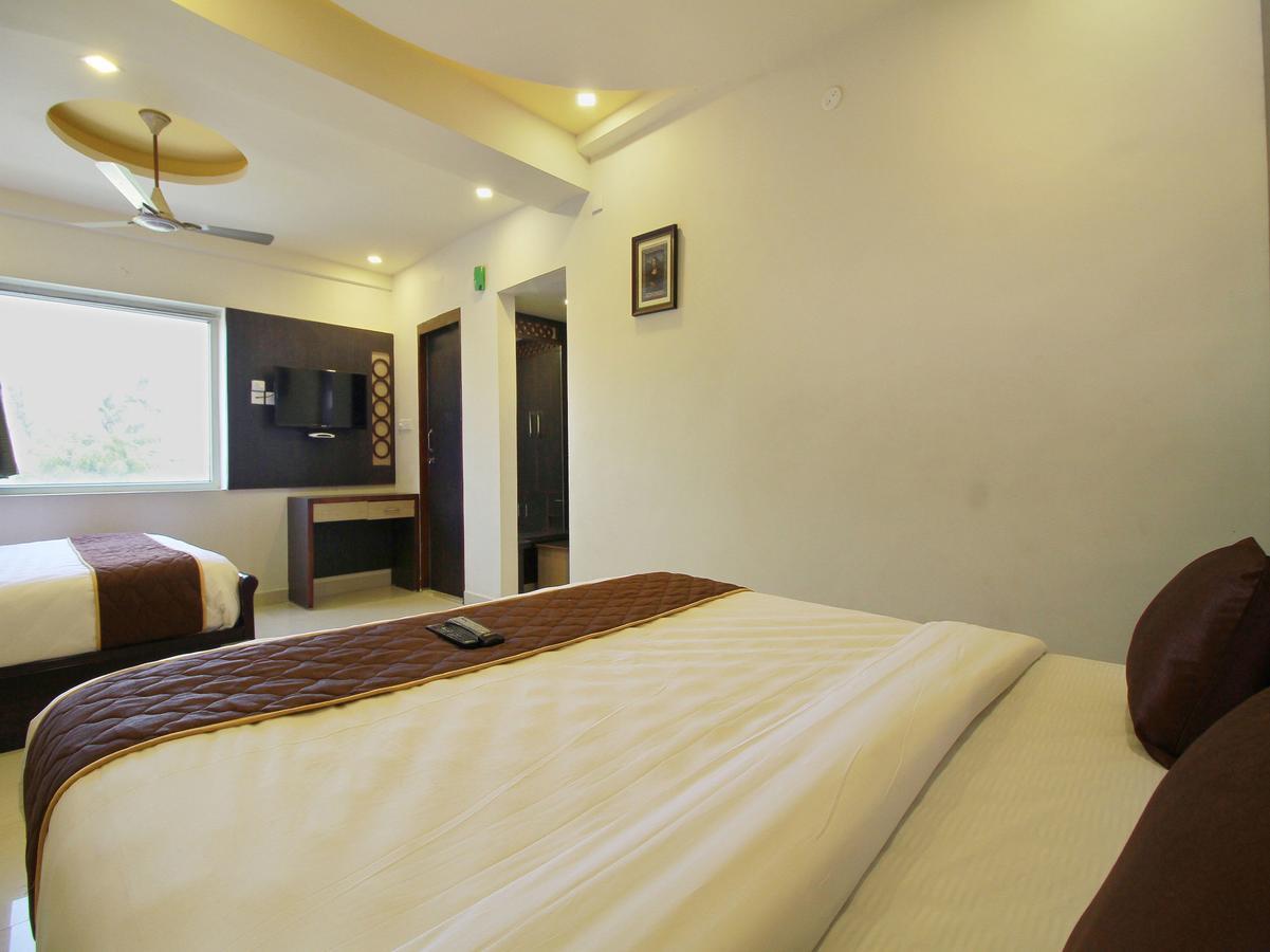 Oyo 11489 Pkn Classic Regency Madurai Exterior photo